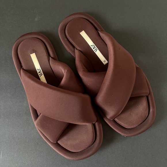 ZARA Quilted Puffy Brown Sandals Minimal Flat Crossover Open Toe 36 - Picture 1 of 6